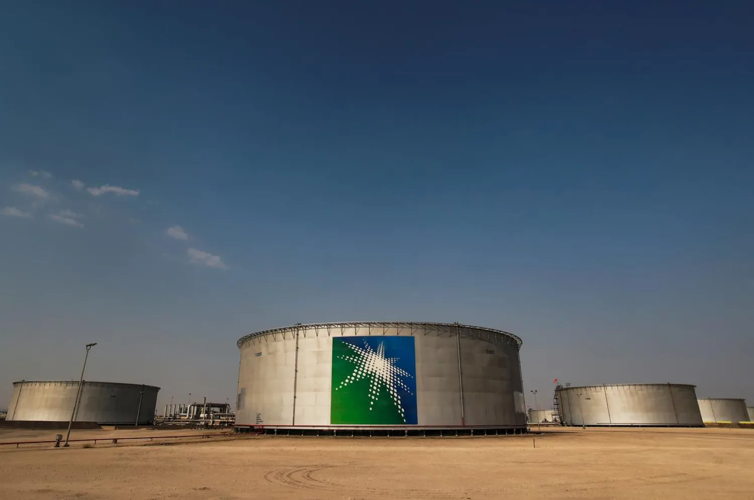 A view shows branded oil tanks at Saudi Aramco oil facility in Abqaiq, Saudi Arabia October 12, 2019. REUTERS/Maxim Shemetov/File Photo