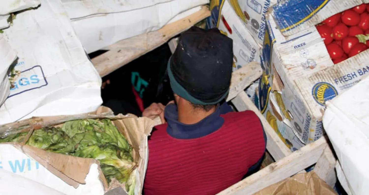 مهاجرون أسفل شحنة خضراوات