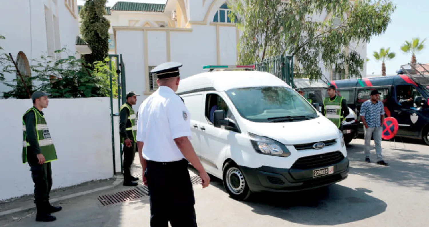 المتهمون بقتل السائحتين الاسكندنافيتين مغادرين قاعة محكمة سلا بالقرب من الرباط  عقب تأييد أحكام الإعدام ضدهم أول من أمس (رويترز)