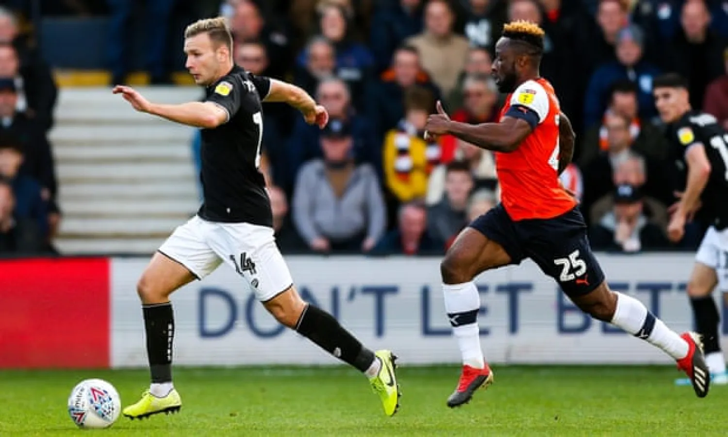  Bristol City’s Andi Weimann is pursued by Kazenga LuaLua of Luton on Saturday. Photograph: Rogan/JMP/Shutterstock
