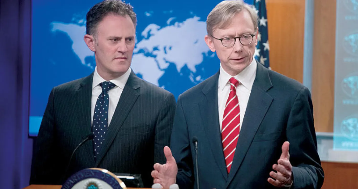 برايان هوك (يمين) المبعوث الأميركي الخاص بملف إيران والسفير ناثان سيلز (يسار) منسق وزارة الخارجية لمكافحة الإرهاب خلال مؤتمر صحافي في وزارة الخارجية في واشنطن أبريل الماضي (غيتي)