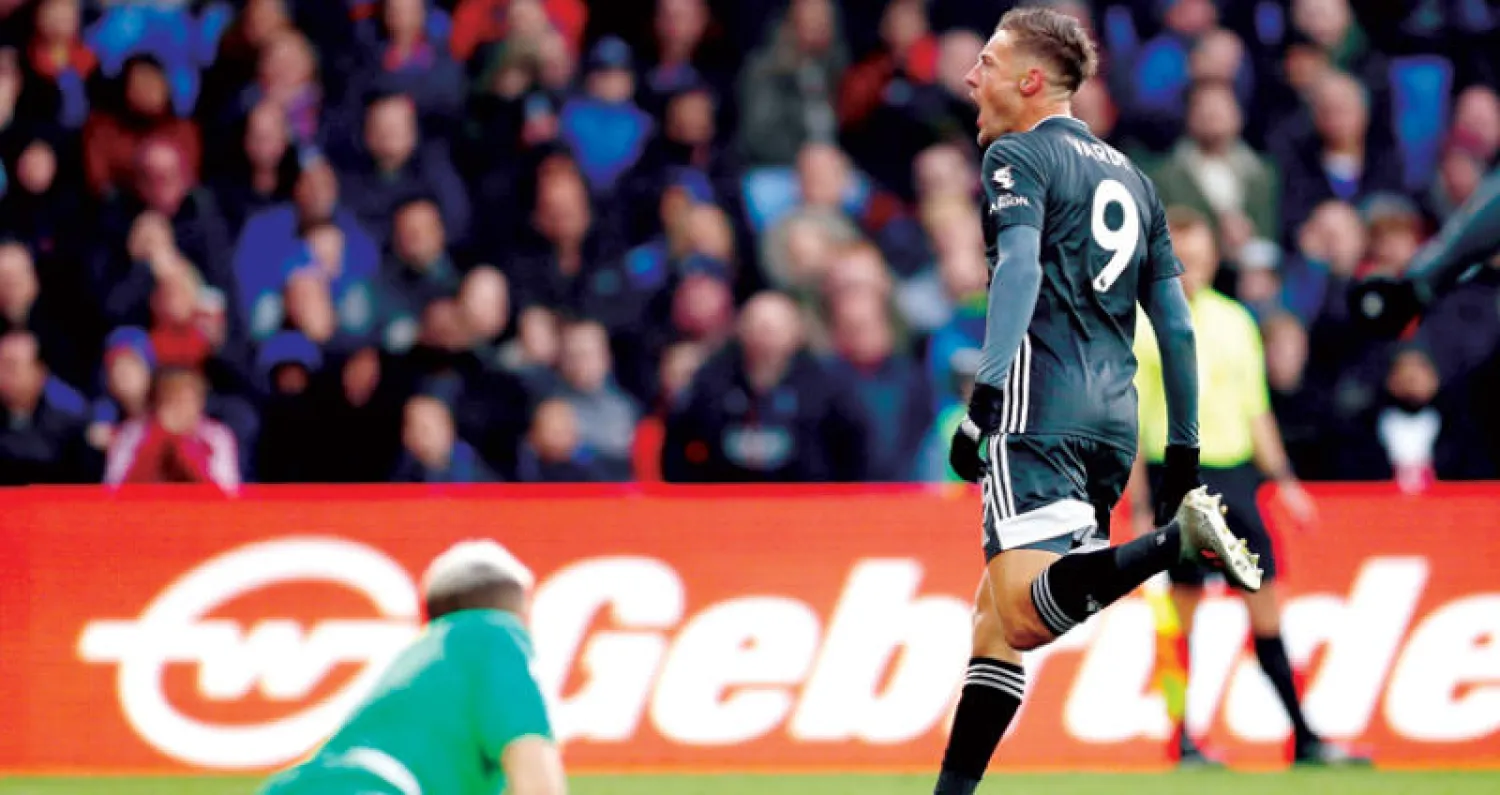 جيمي فاردي يحتفل بهدفه في مرمى كريستال بالاس (الشرق الأوسط)