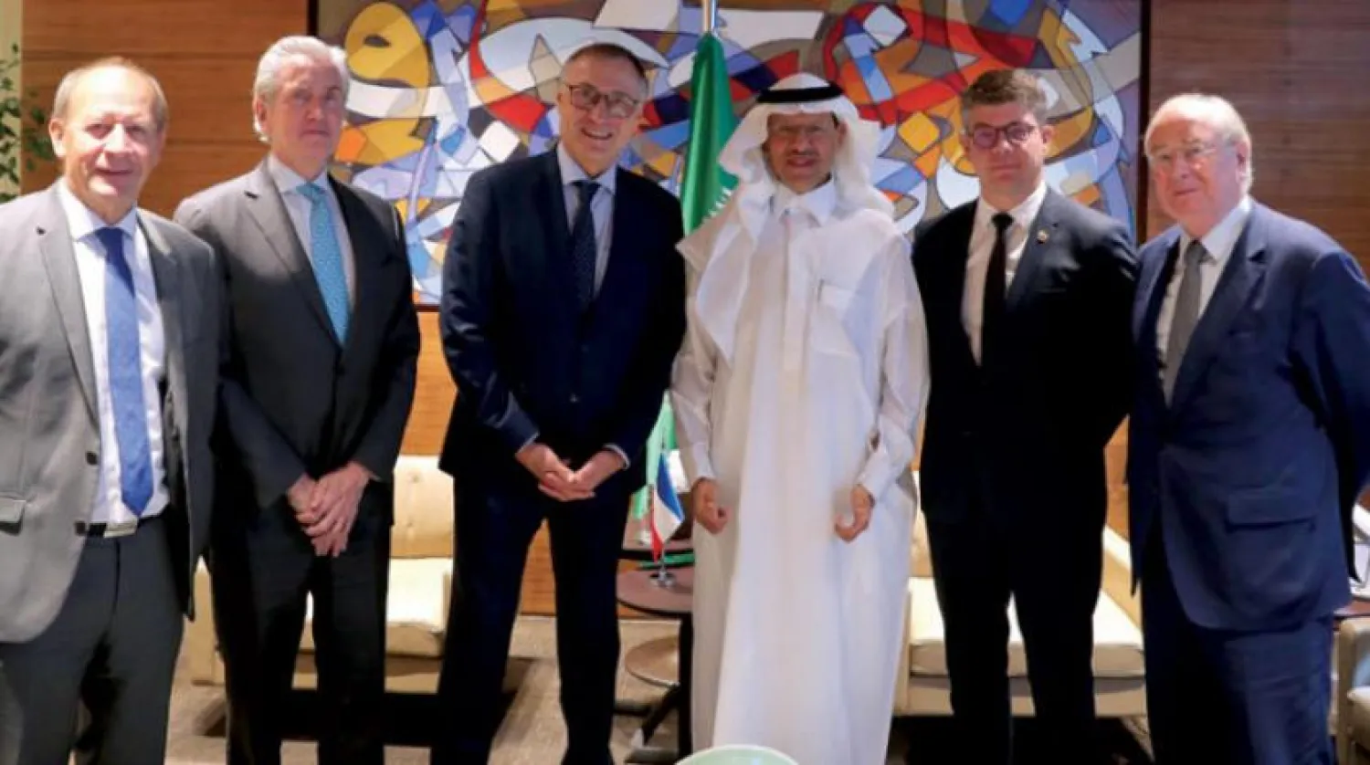 Prince Abdulaziz bin Salman mediates members of the French delegation (SPA)