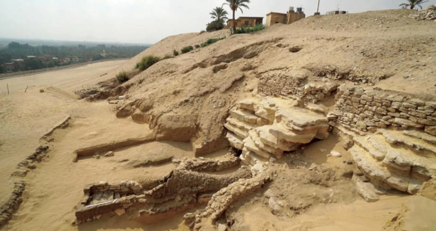 مصر: اكتشاف مقبرة يونانية منحوتة في الصخر بمنطقة سقارة