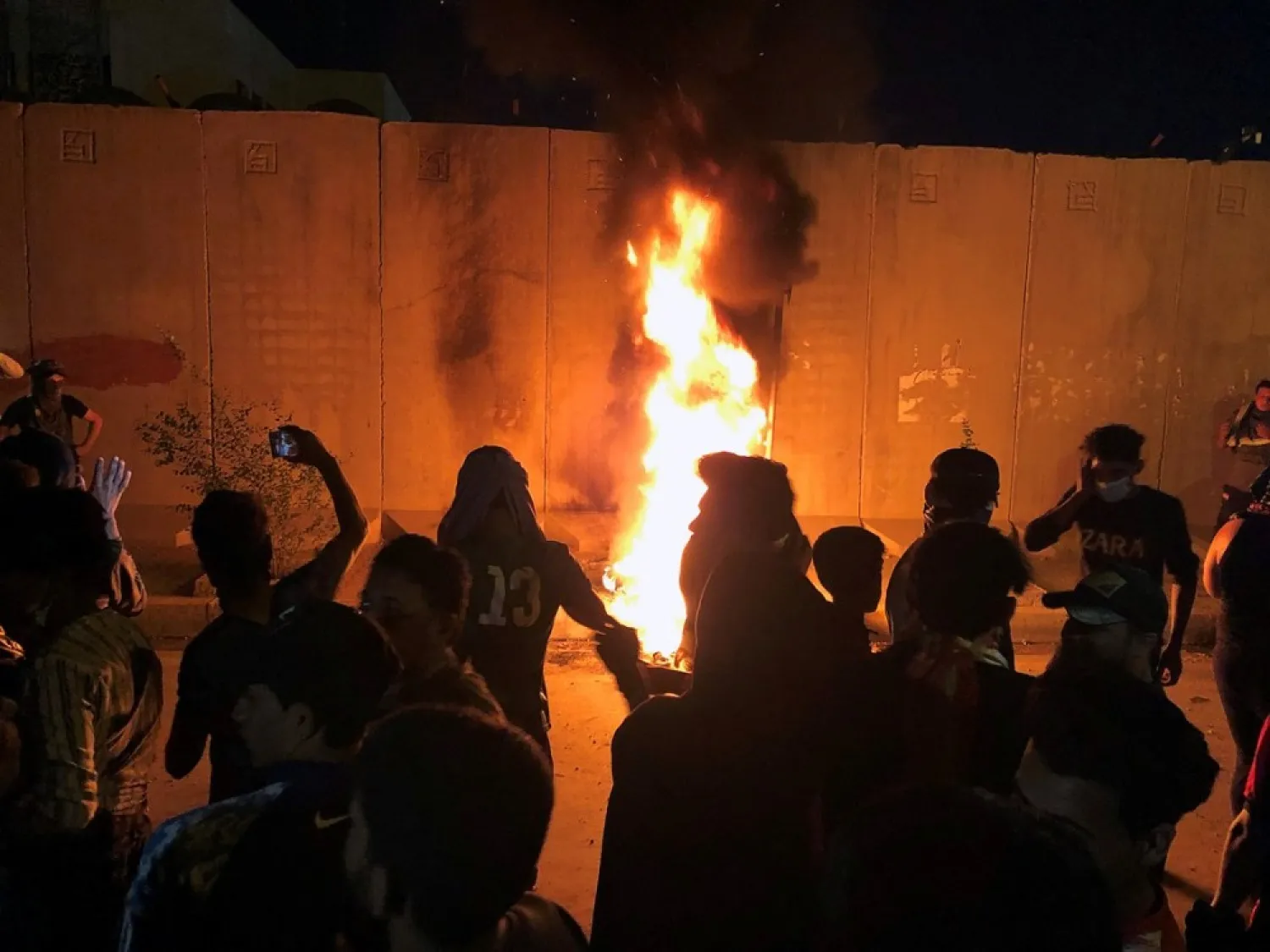 Demonstrators set fire to trash in front of the Iranian consulate, as they gather during ongoing anti-government protests in Karbala, Iraq November 3, 2019. (Reuters)