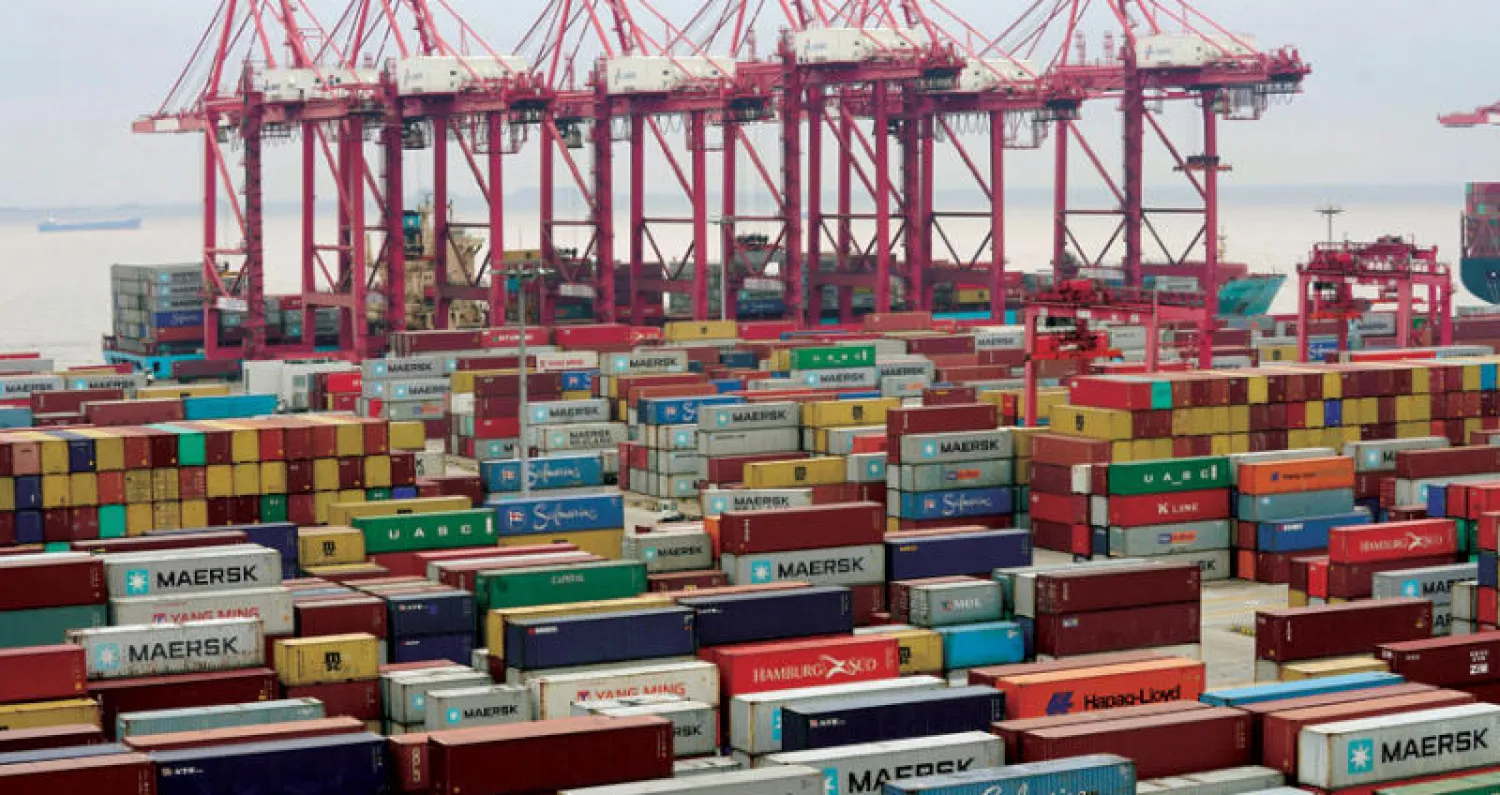 حاويات في ميناء يانغشان في شنغهاي بالصين (رويترز)