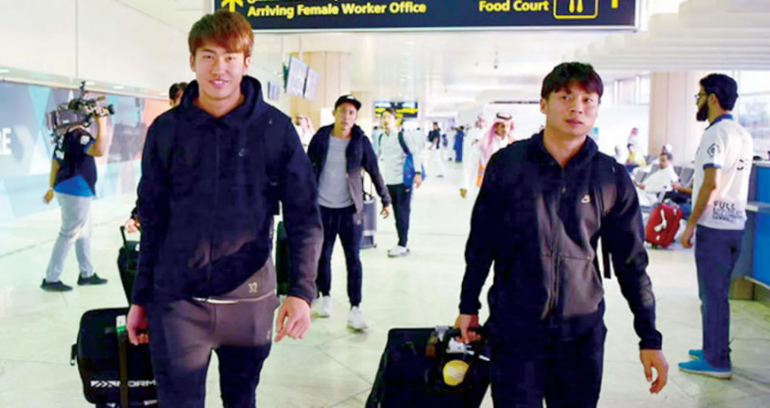 بعثة أوراوا لدى وصولها إلى الرياض أمس (تصوير: بشير صالح)