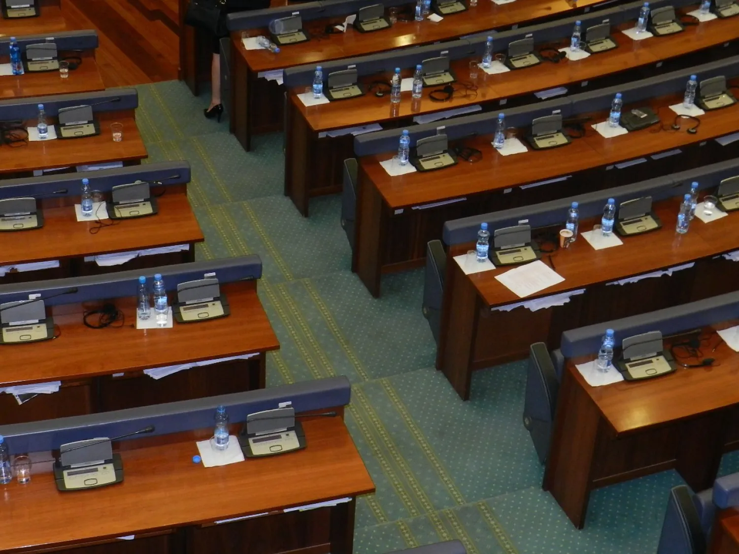 Kosova'da erken parlamento seçimi sonuçları açıklandı