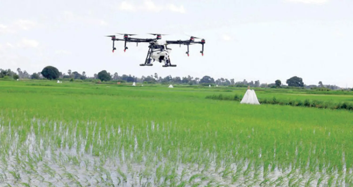 طائرة مسيرة لرش يرقات البعوض