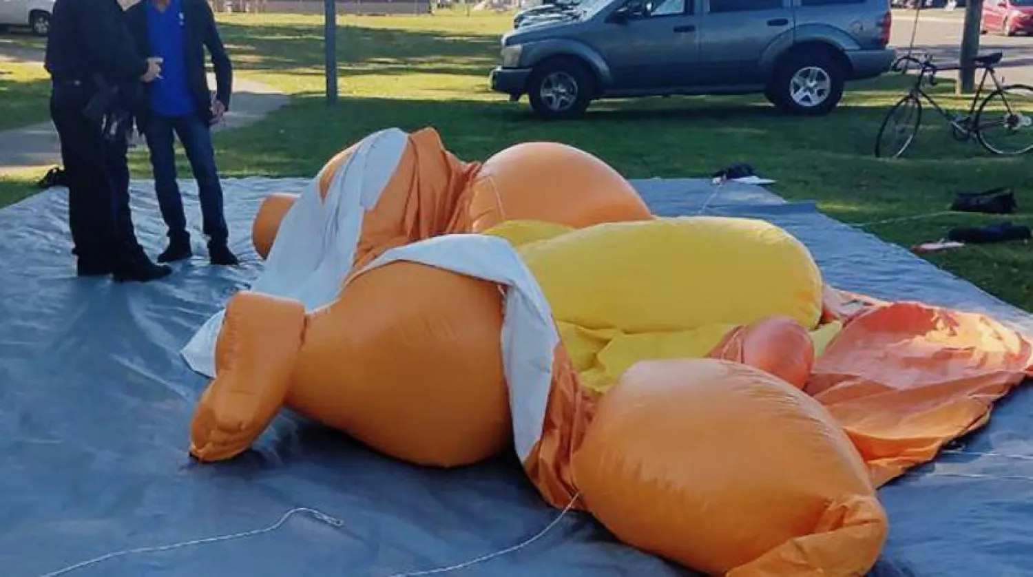 Tuscaloosa şehrinde bıçaklanan ‘Bebek Trump balonu’ (AP)