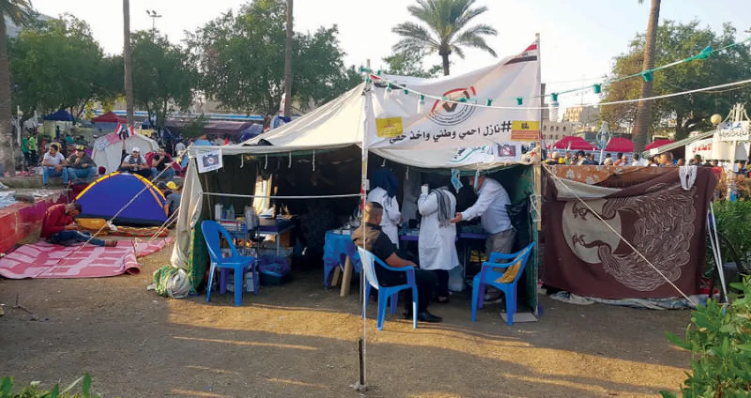 مفرزة طبية في ساحة التحرير وسط بغداد (الشرق الأوسط)