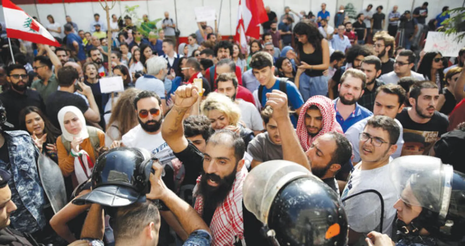 جانب من الاحتجاجات أمام مصرف لبنان في بيروت أمس (رويترز)