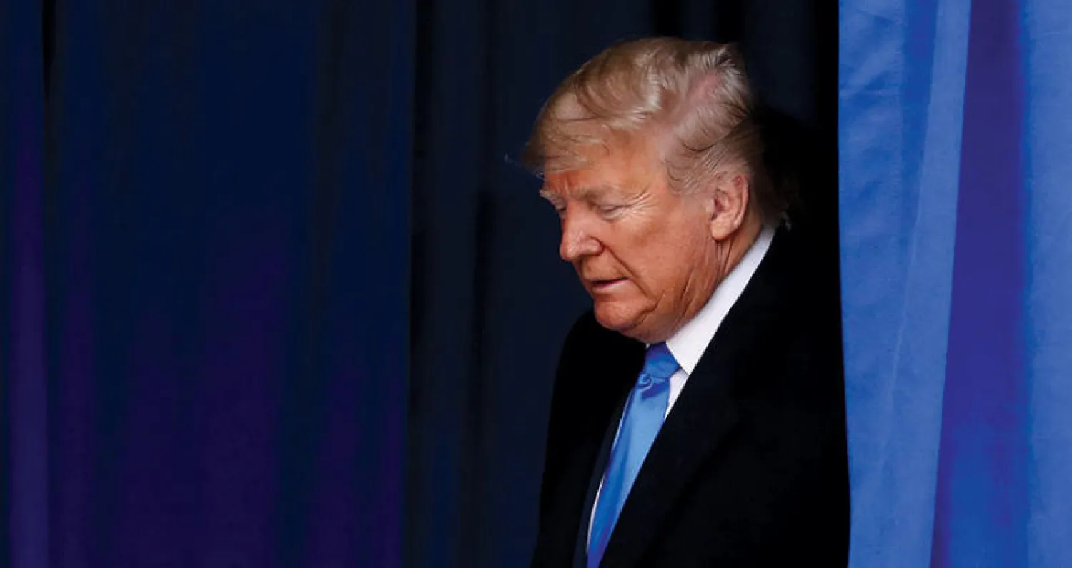 ترمب لدى وصوله للمشاركة في احتفالات «يوم المحاربين القدامى» بنيويورك أمس (أ.ب)