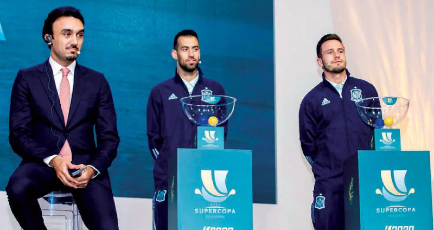 الأمير عبد العزيز بن تركي الفيصل خلال إعلانه في مدريد أمس اتفاقية إقامة السوبر الإسباني (الهيئة العامة للرياضة)