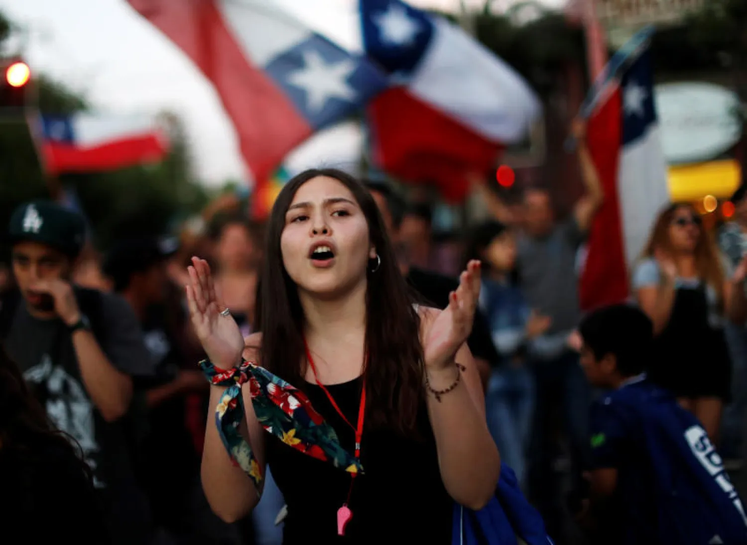 جانب من الاحتجاجات في تشيلي (رويترز)