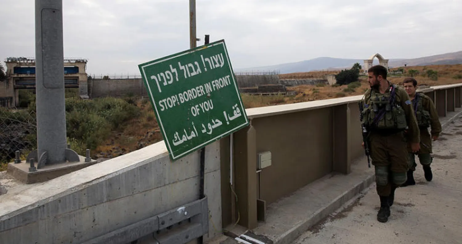 دورية إسرائيلية من الطرف الإسرائيلي للباقورة على الحدود مع الأردن (رويترز)