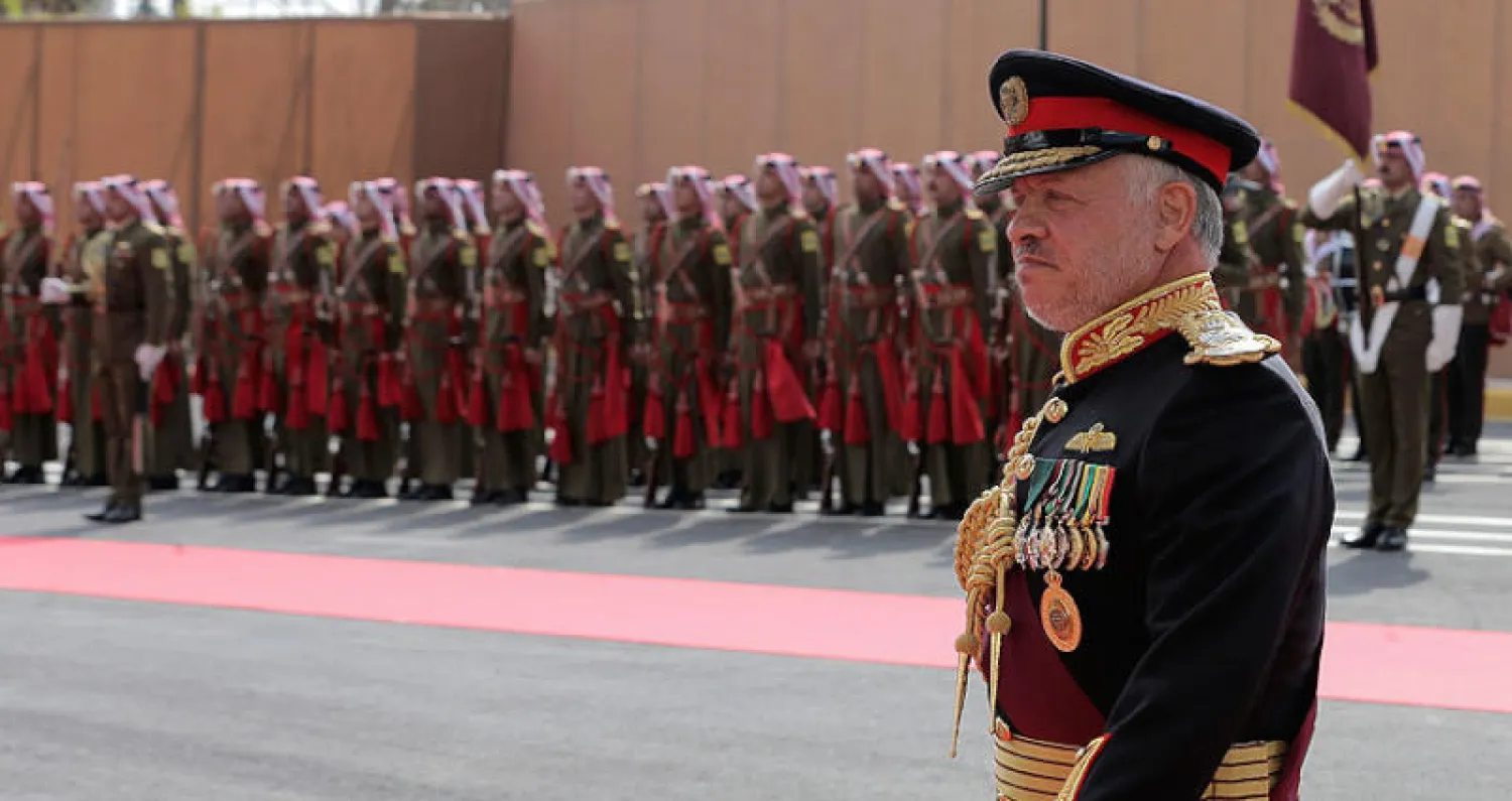 استعراض الحرس قبل إلقاء الملك عبد الله الثاني كلمته التي أعلن فيها استعادة الأردن السيادة على الباقورة والغمر (أ.ب)