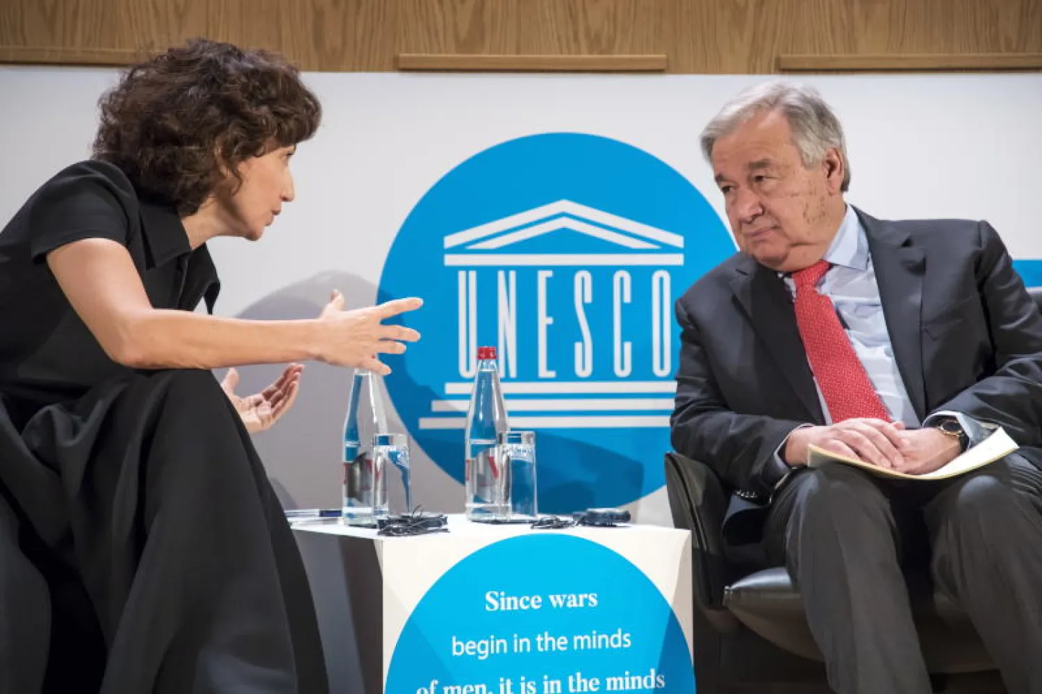 الأمين العام للأمم المتحدة أنطونيو غوتيريش والمديرة العامة لليونيسكو أودري أزولاي (إ.ب.أ)