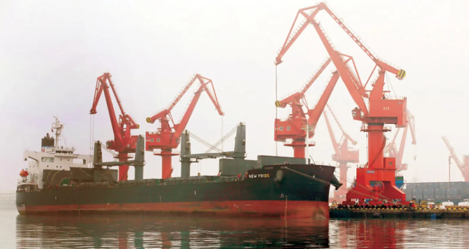 عادت أسعار النفط للتذبذب مع عودة التركيز على التباطؤ العالمي وحروب التجارة (رويترز)