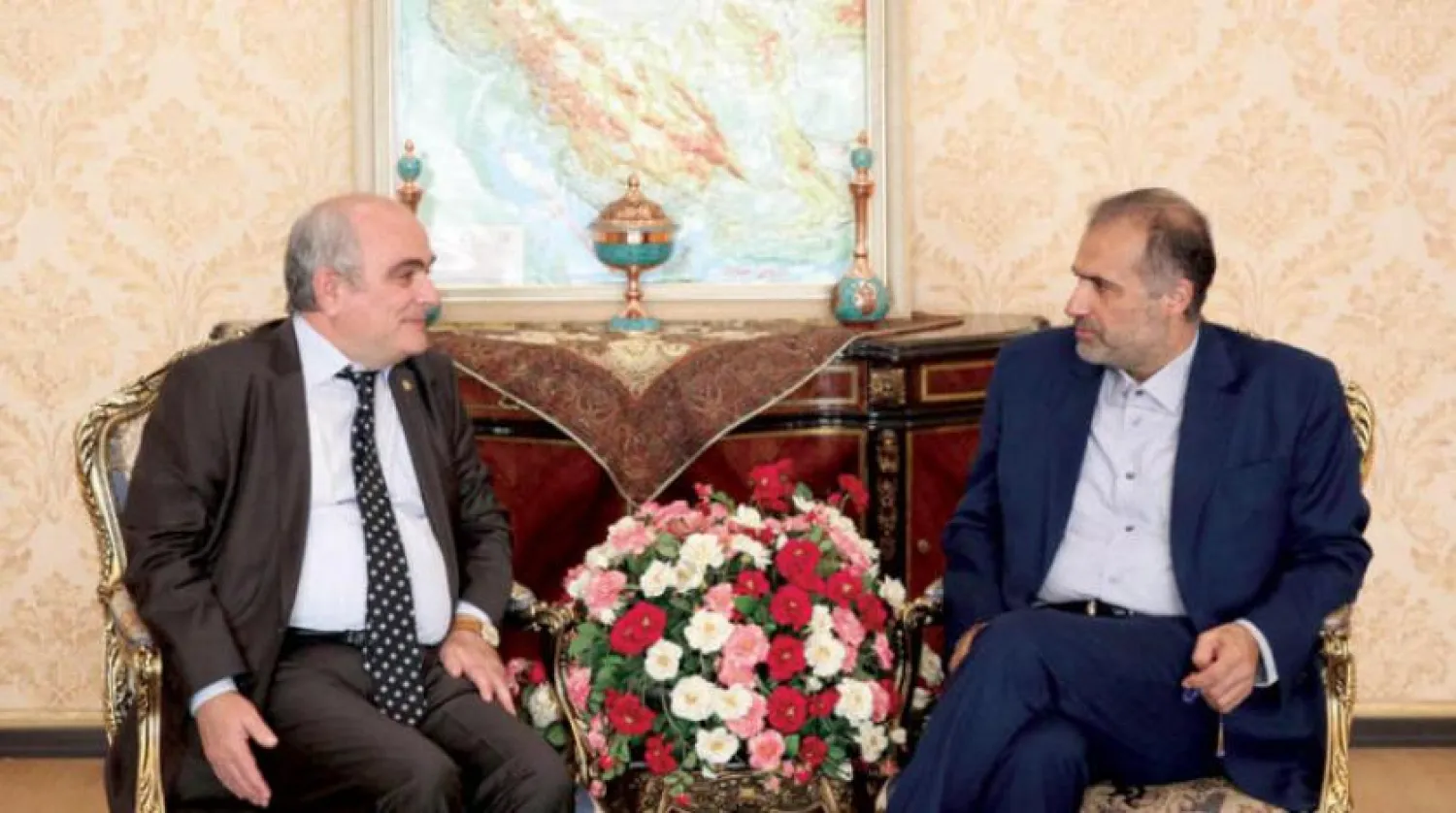 Former member of the Iranian Parliament Kazem Jalali meets with Russian ambassador in Tehran Levan Dzhagaryan (Iranian media/ Arabic Website)
