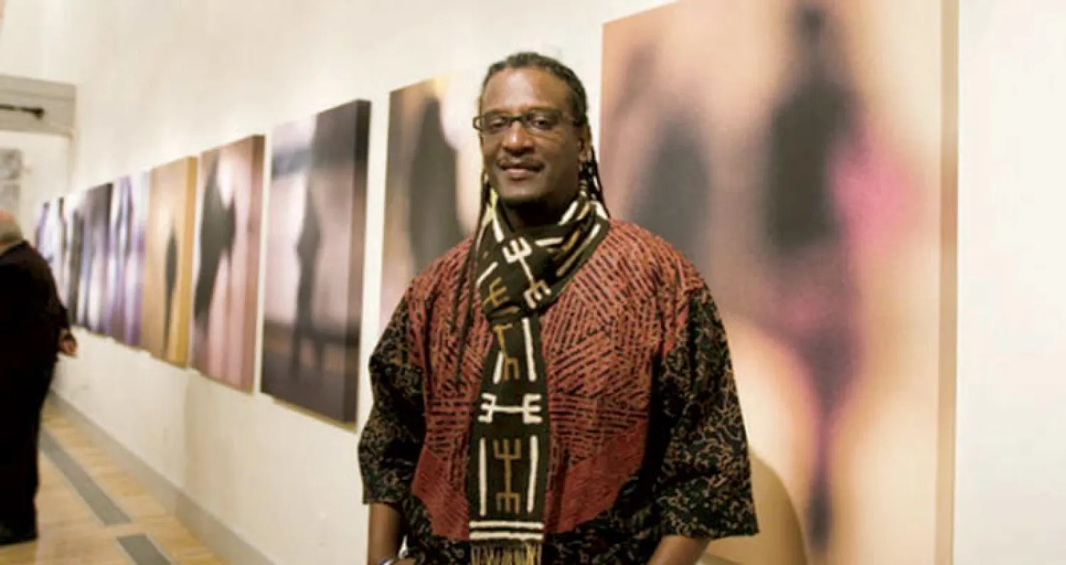 الفنان الأميركي من أصل سوداني الشفيع دفع الله في معرضه