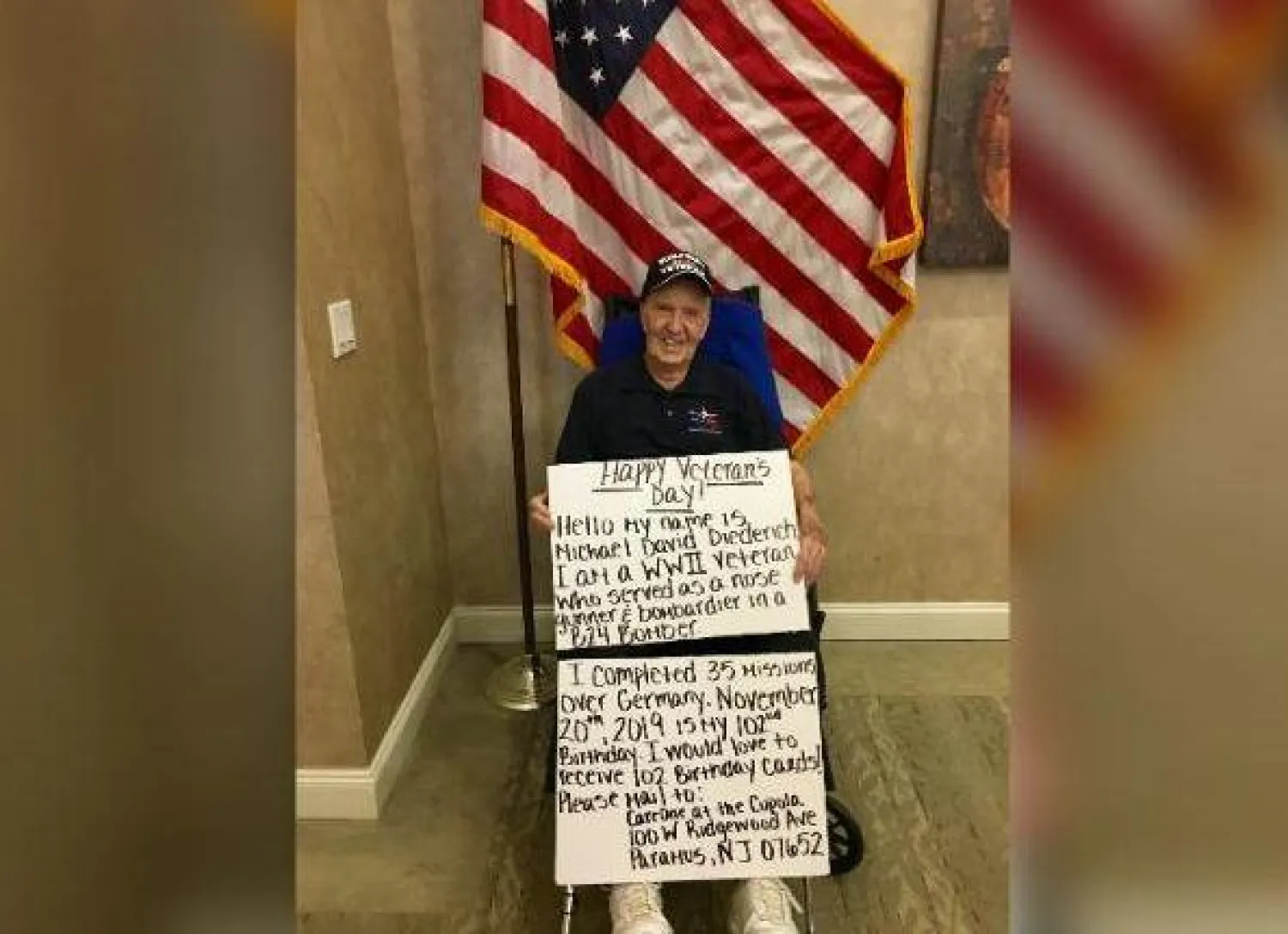 الصورة التي نشرها مركز الرعاية الصحية على «فيسبوك» لديديريتش وهو يحمل اللوحة التي كتب فيها أمنيته