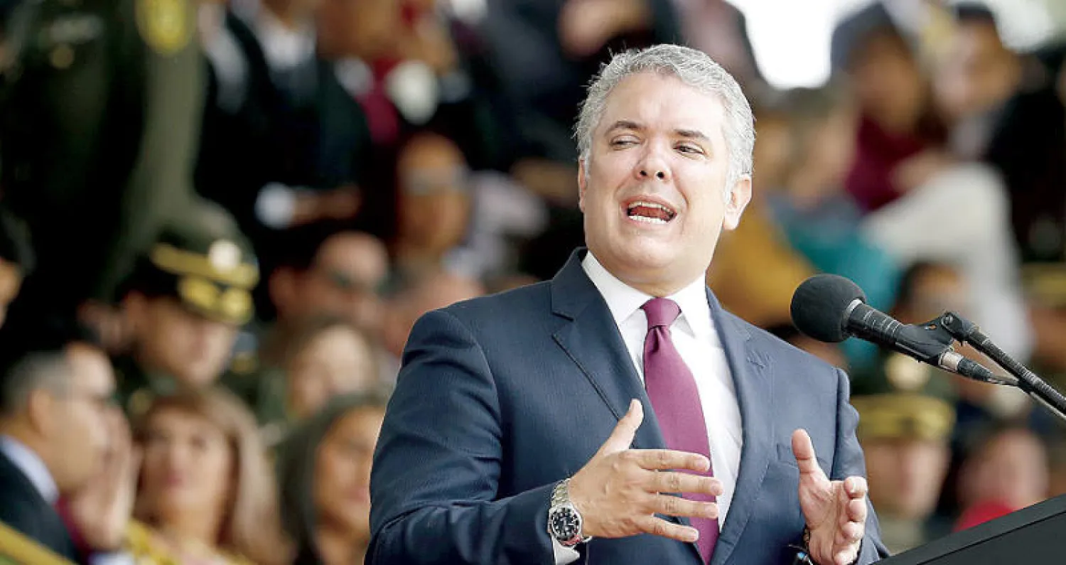 الرئيس إيفان دوكي خلال حضوره حفلاً  في كلية الشرطة في بوغوتا (إ.ب.أ)