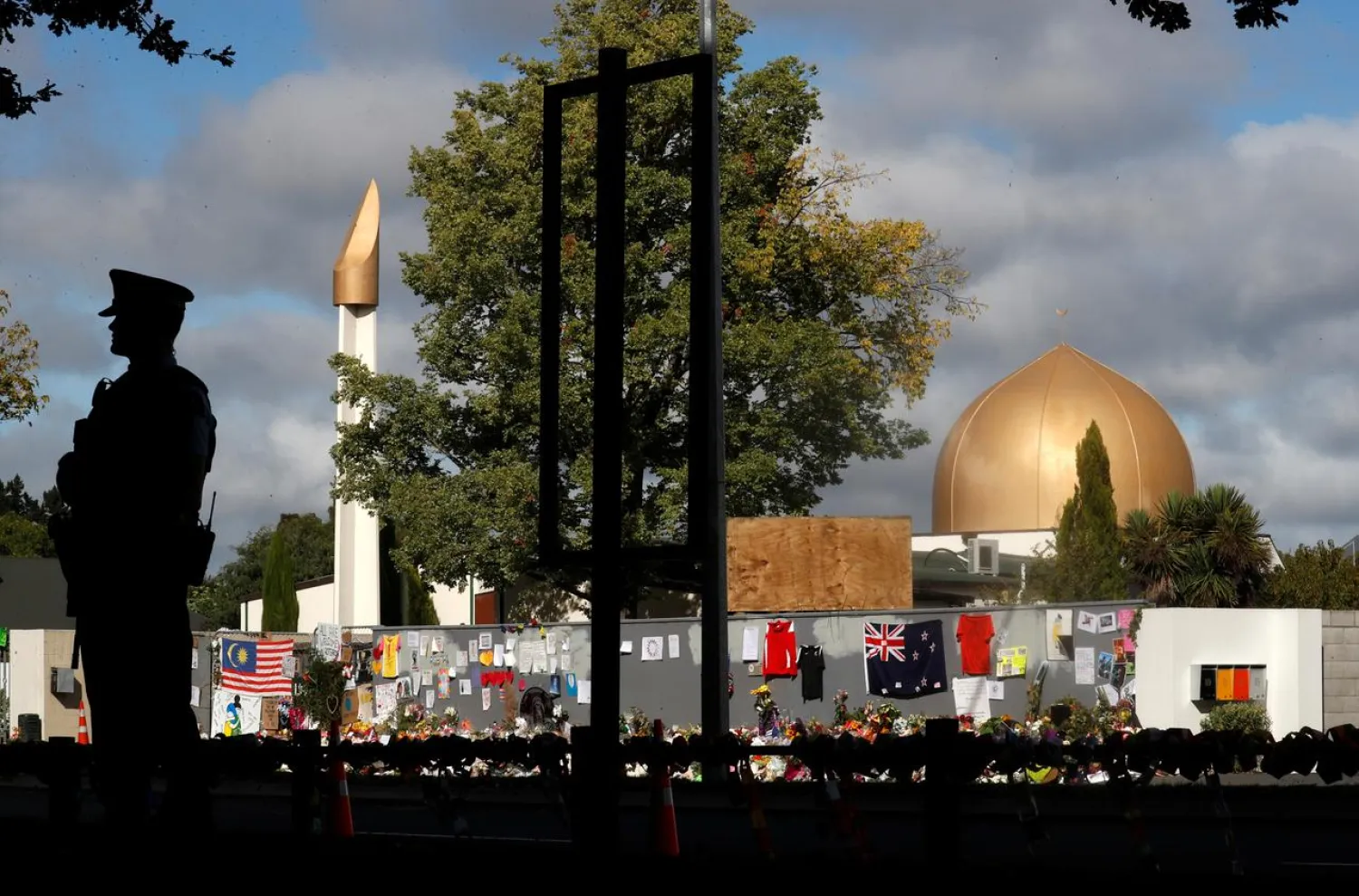 FILE PHOTO: A police officer stands guard outside Al Noor mosque in Christchurch, New Zealand, March 22, 2019. REUTERS/Jorge Silva