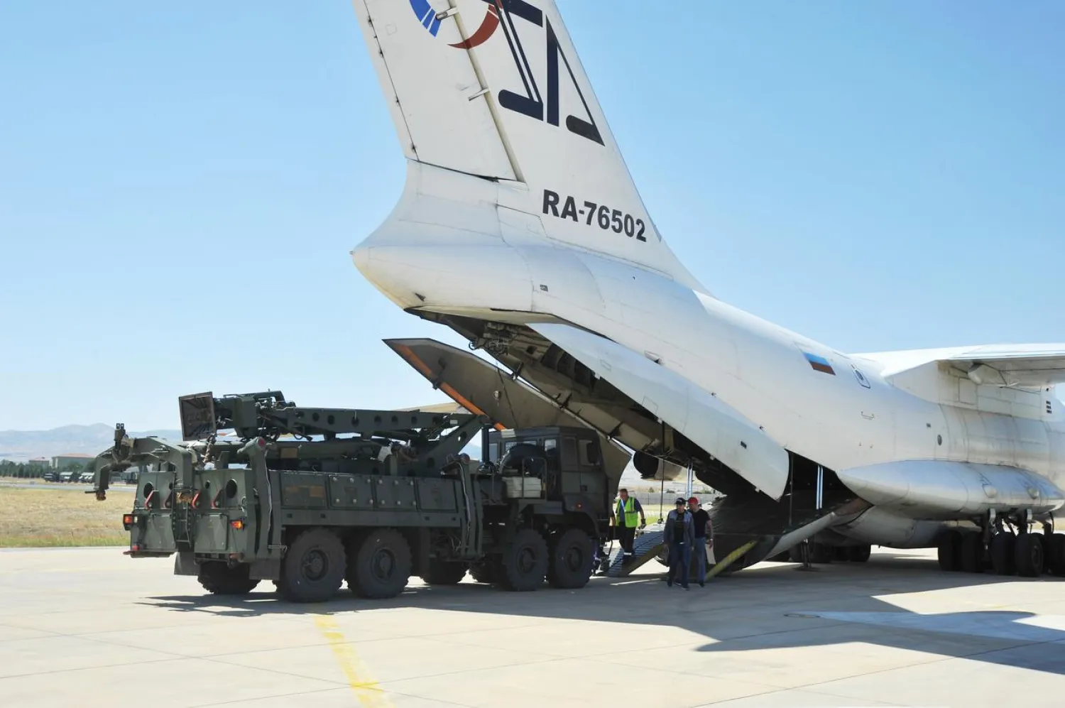 Parts of a Russian S-400 defense system are unloaded from a Russian plane at Murted Airport near Ankara, Turkey, August 27, 2019. (Reuters)