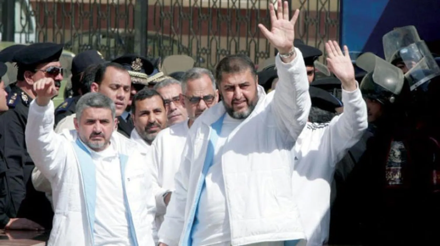 ​Hayret Şatır ve Hasan Malik, 2007’de Müslüman Kardeşler liderinin soruşturmasına gidiyor (Getty)