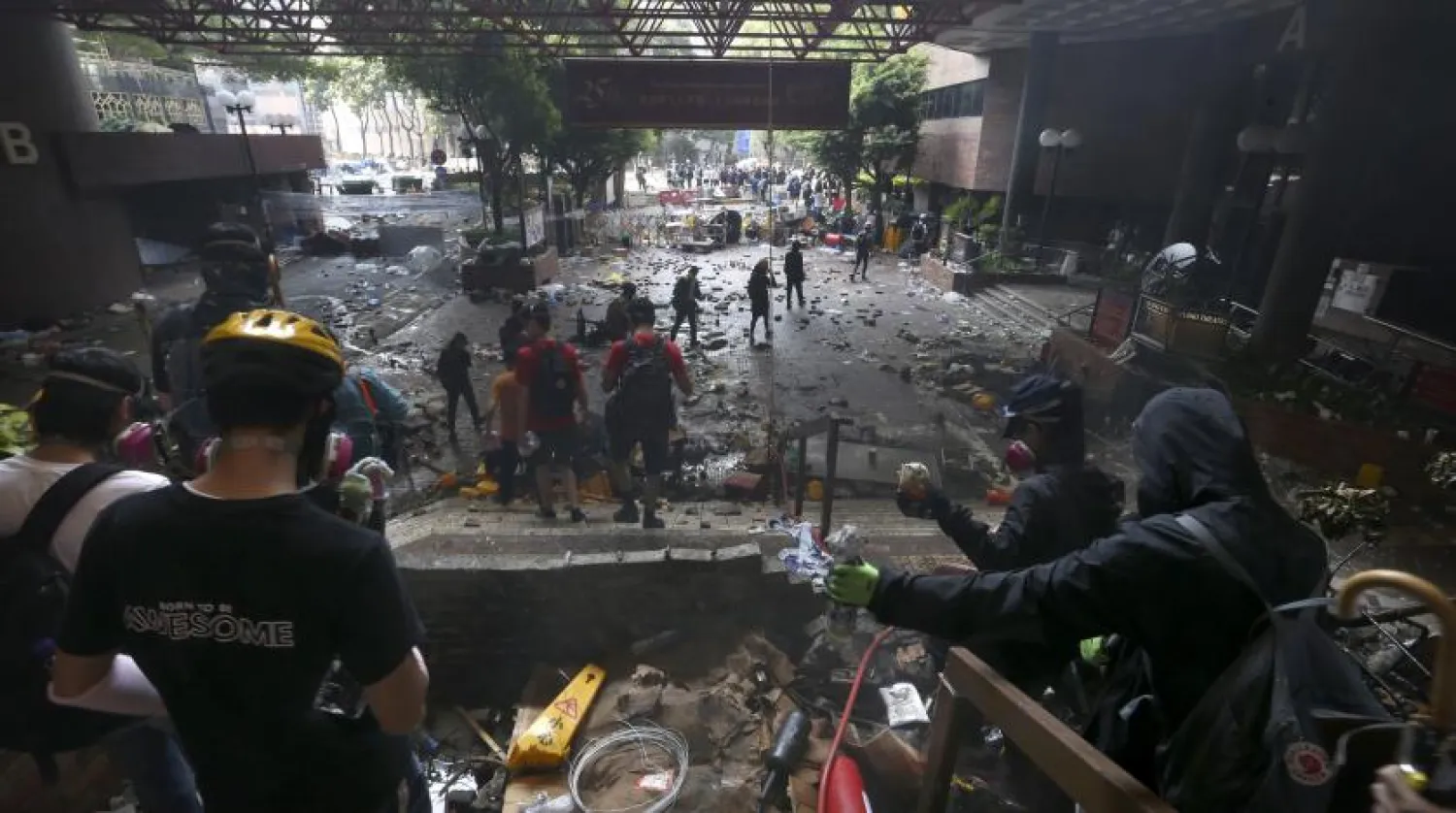 Hong Kong'daki göstericilerden bir kare  (AP)