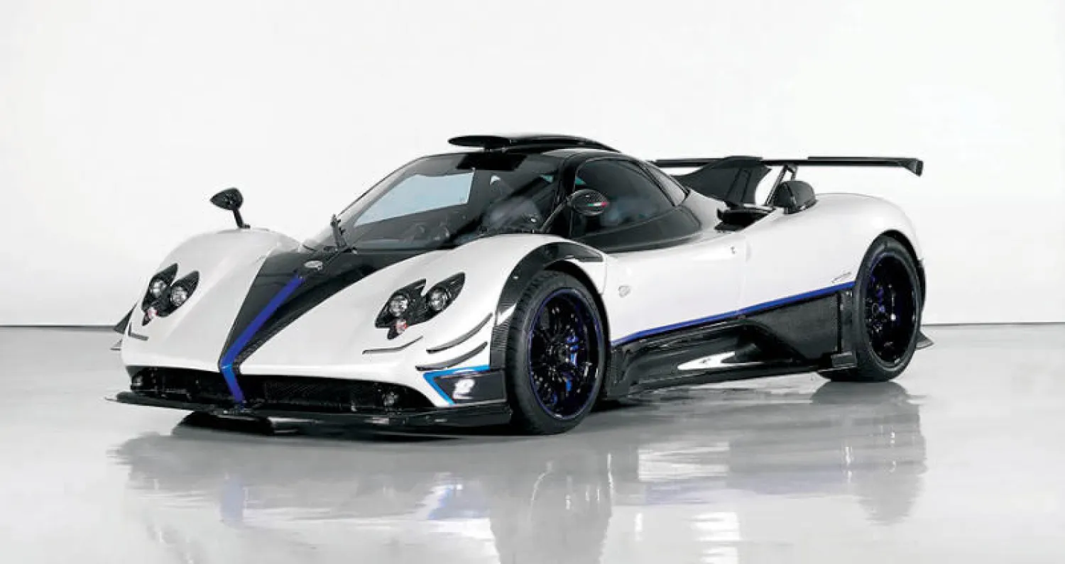 السيارة باغاني زوندا ريفييرا تعرض في مزاد الرياض