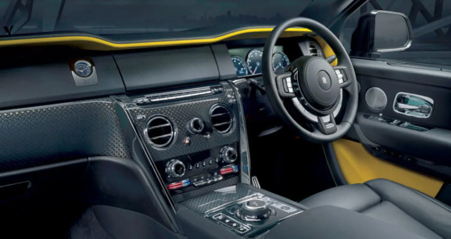 التصميم الداخلي المميز لفئة «كالينان بلاك بادج»