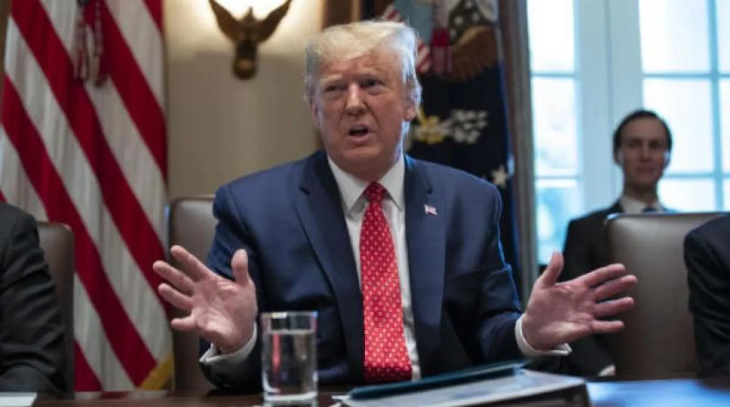 الرئيس الأميركي دونالد ترمب يتحدث خلال اجتماع في البيت الأبيض (أ.ب)