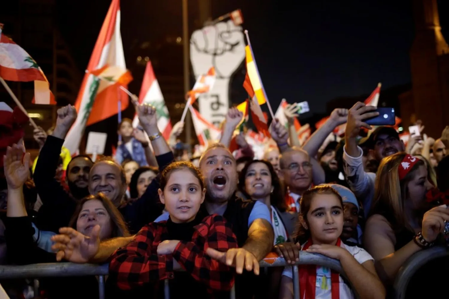 Lübnan’da 17 Ekim Devrimi 2. ayına giriyor halk meydanlara akın etti (Reuters)