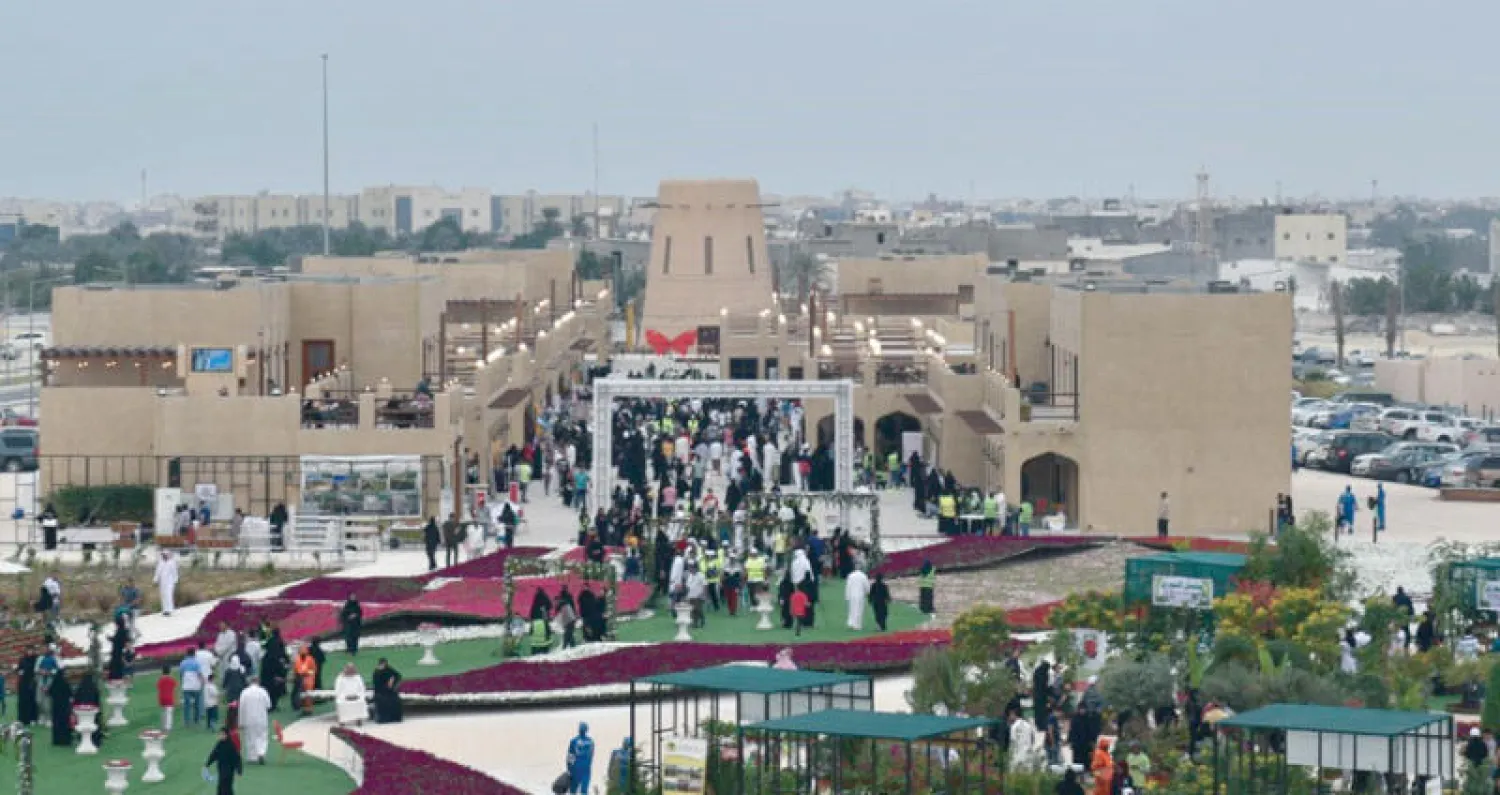 جانب من مهرجان الزهور وسط العوامية بالقطيف (الشرق الأوسط)
