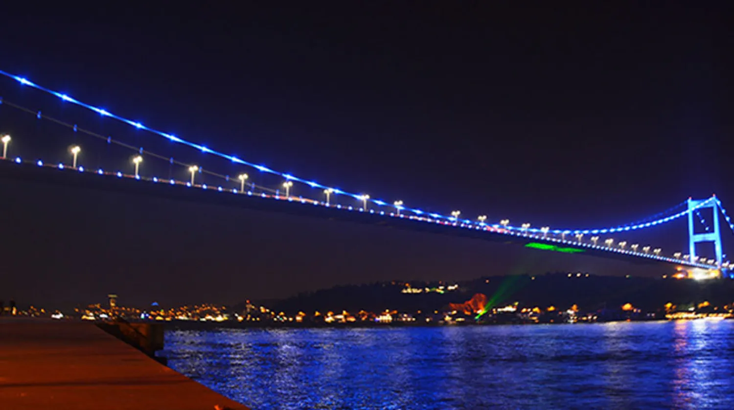 İstanbul'un simgeleri, çocuklar için maviye büründü
