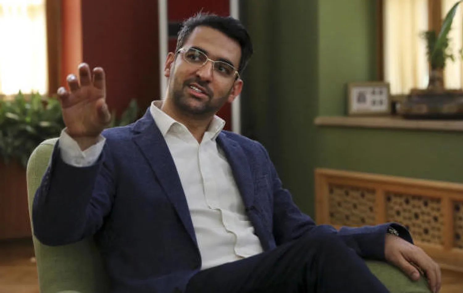 وزير الاتصالات الإيراني محمد جواد آذري جهرمي (أ.ب)