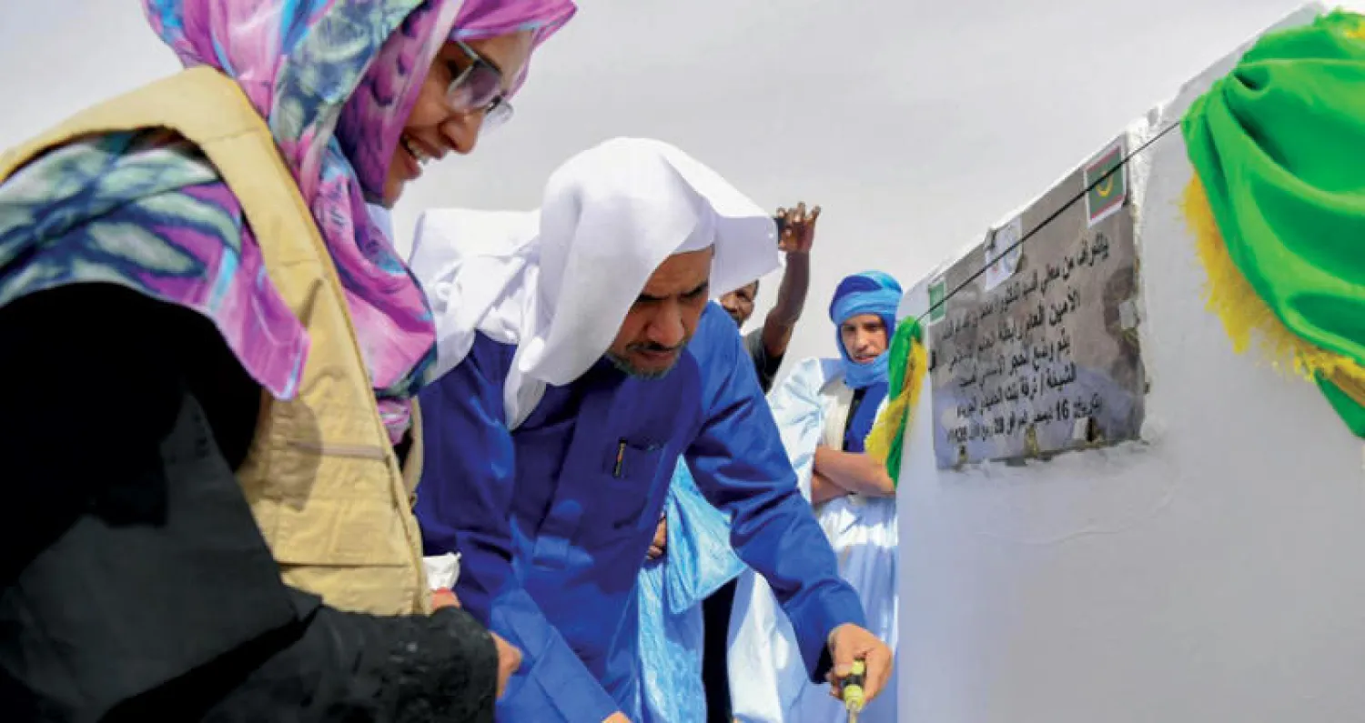 د. العيسى يقف على تنفيذ أحد مشاريع الرابطة في القارة الأفريقية