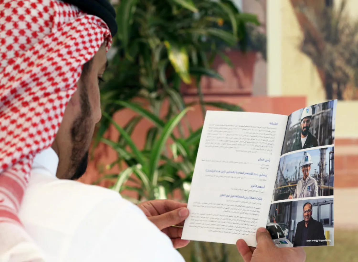 اقبال شديد من الأفراد على الاكتتاب في أكبر شركة نفط في العالم (رويترز)