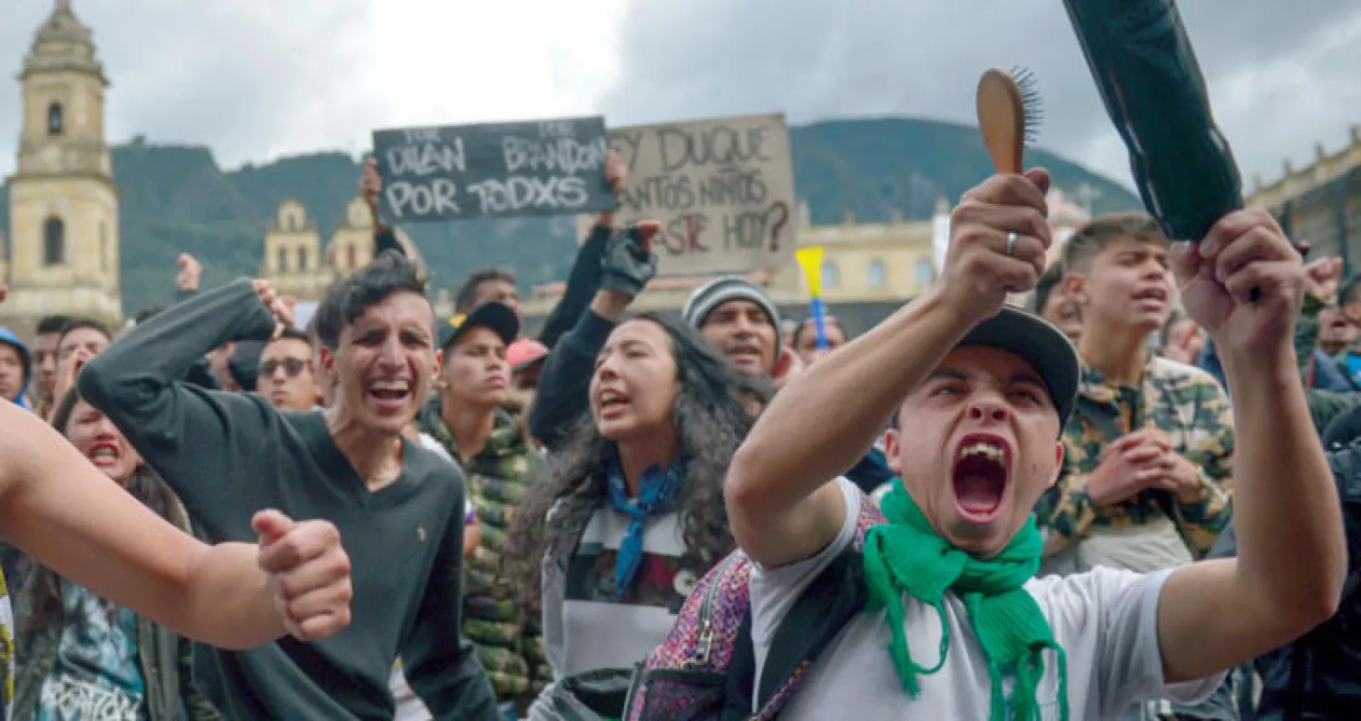 جانب من الاحتجاجات في العاصمة الكولومبية أول من أمس (أ.ف.ب)