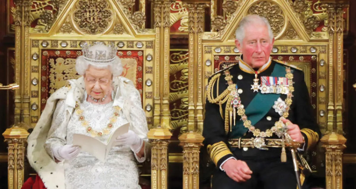 الملكة تدرك سنها المتقدمة وتريد انتقالاً سلساً للحكم