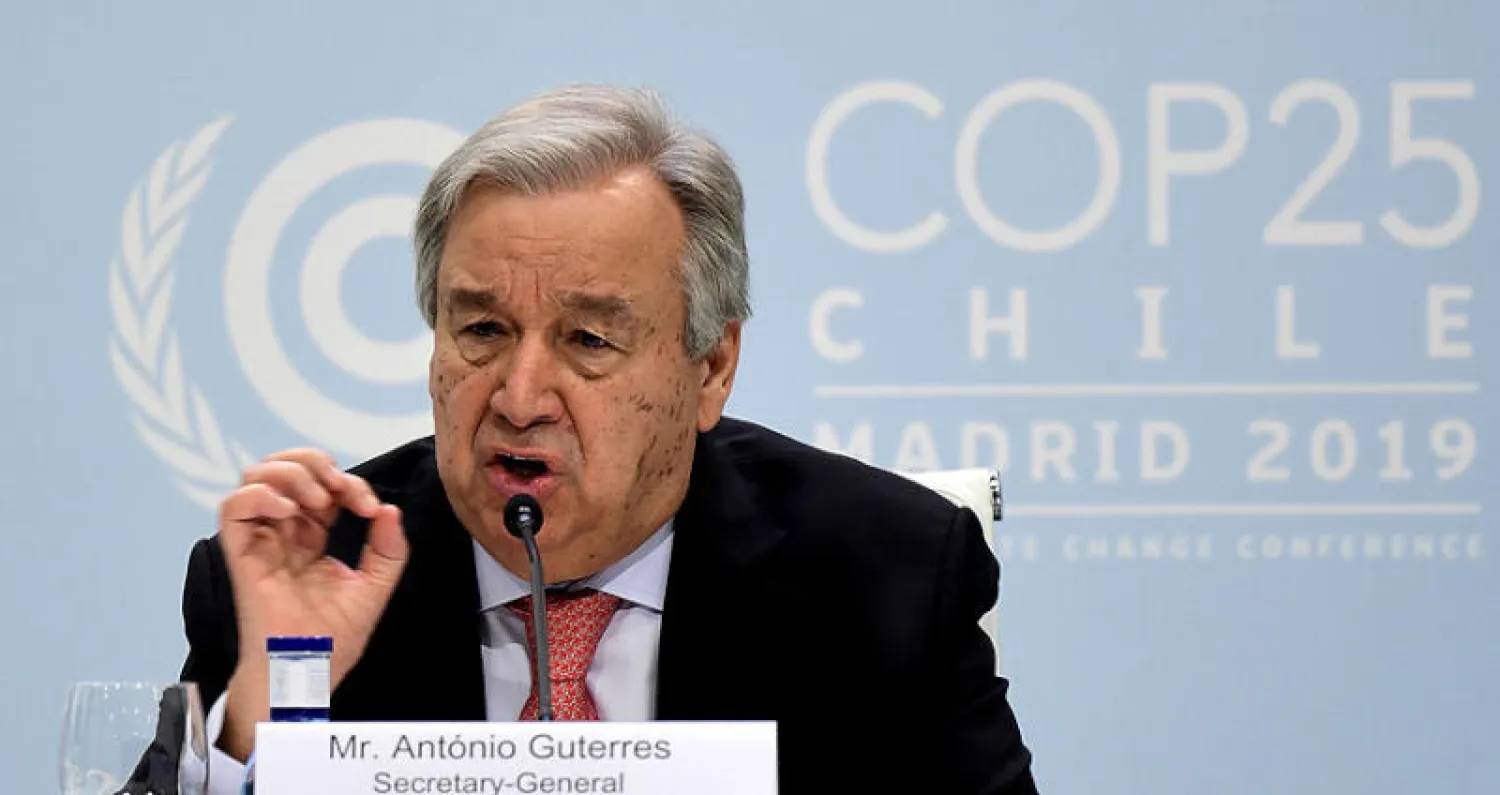 غوتيريش يلقي كلمته في مؤتمر صحافي بمدريد أمس (أ.ف.ب)