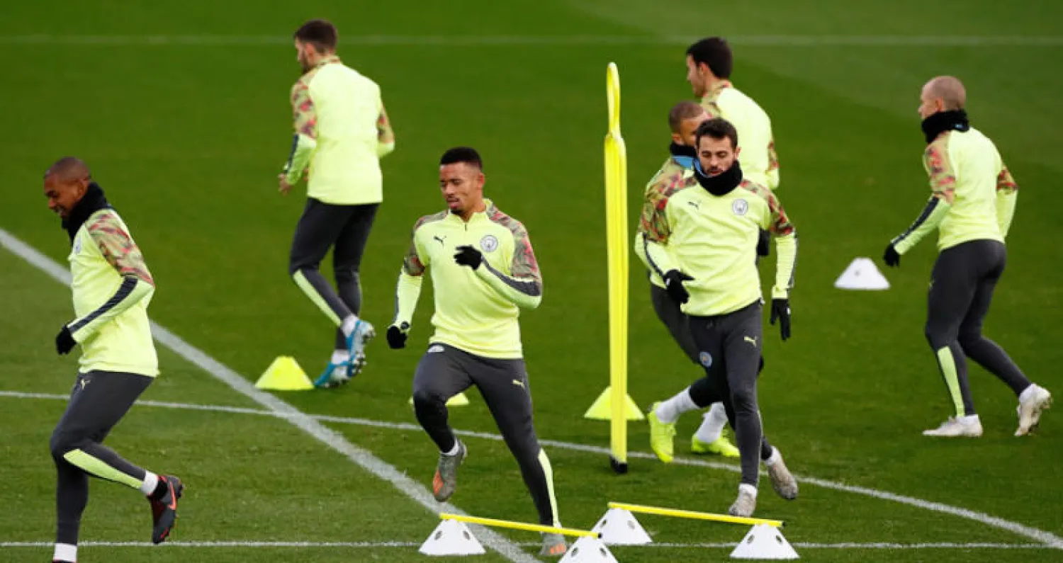لاعبو مانشستر سيتي مطالبون بالعودة لطريق الانتصارات  لتضيق الفارق مع ليفربول (رويترز)