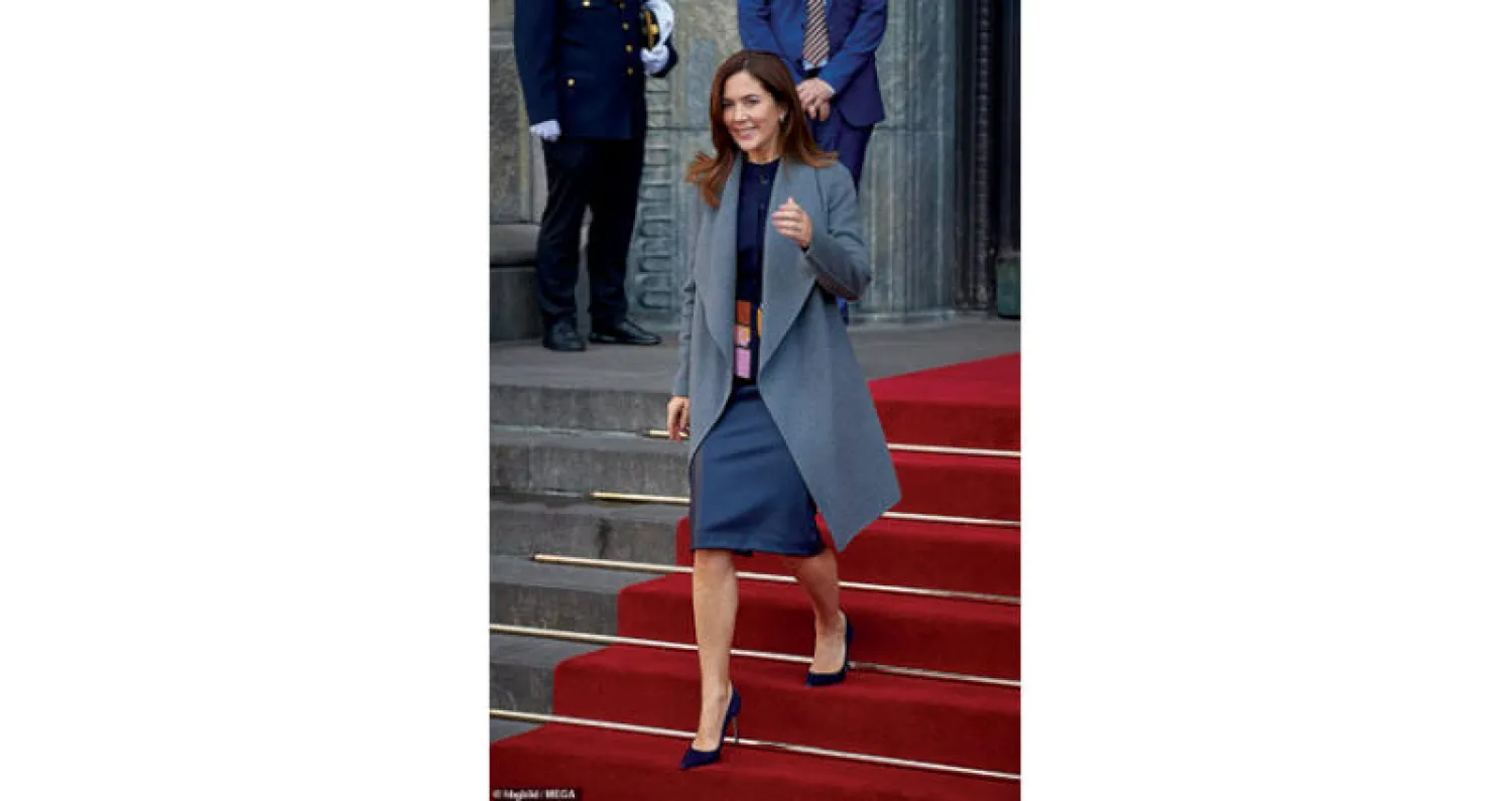 الأميرة ماري بمعطف {ماسيمو دوتي}