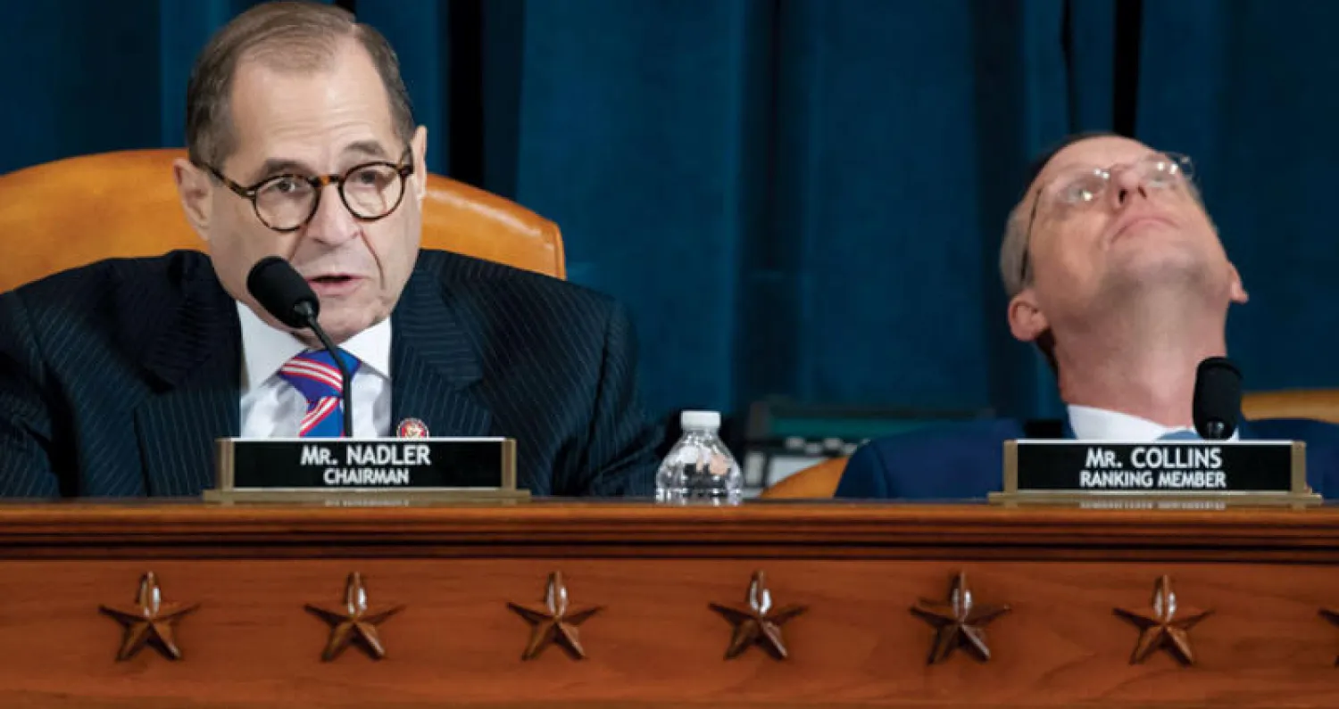 رئيس اللجنة القضائية في مجلس النواب جارولد نادلر (يسار) وإلى جانبه الجمهوري دوغ كولينز (أ.ب)