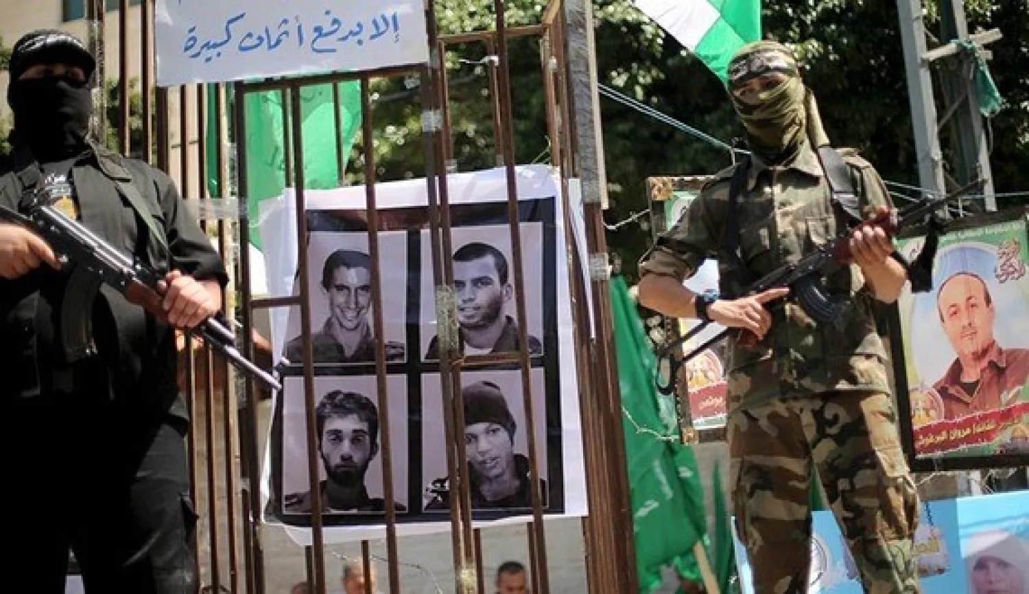 Palestinian Hamas militants stand guard during a rally marking Palestinian Prisoner Day, Gaza City, Gaza Strip, April 17, 2016. REUTERS/Mohammed Salem
