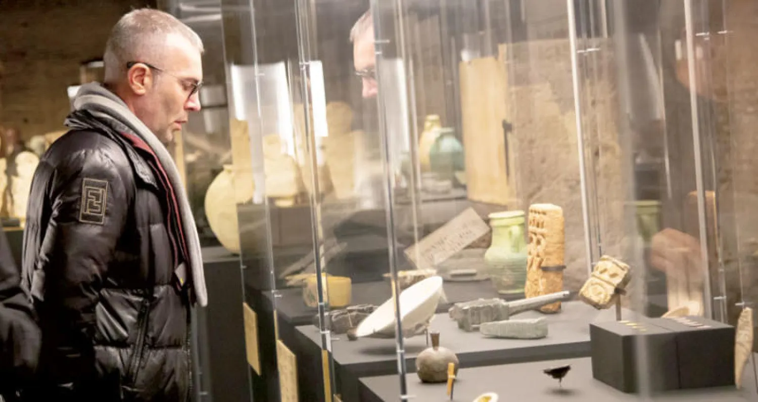 الزوار أبدوا انبهارهم بقطع المعرض (الشرق الأوسط)