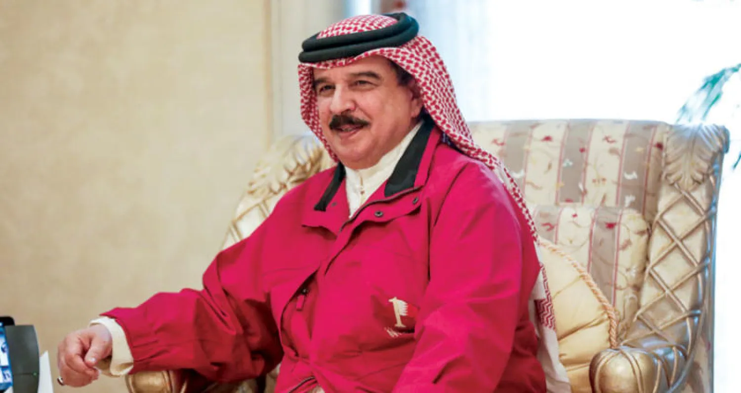 ملك البحرين يهنئ لاعبي «الأحمر» بمناسبة «الكأس الخليجية»