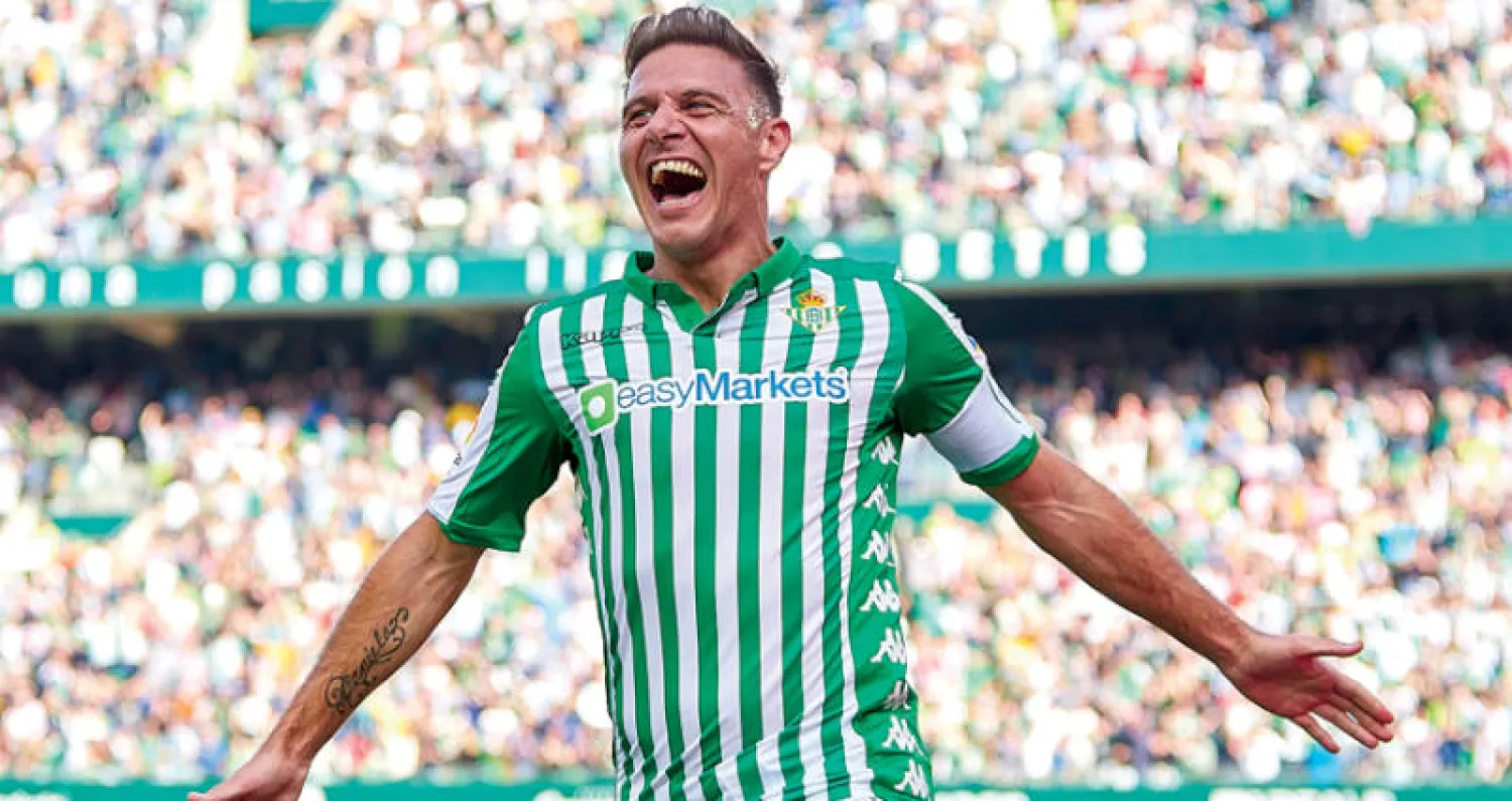 خواكين نجم بيتيس المخضرم يحتفل بثلاثية في مرمى أتلتيكو بلباو